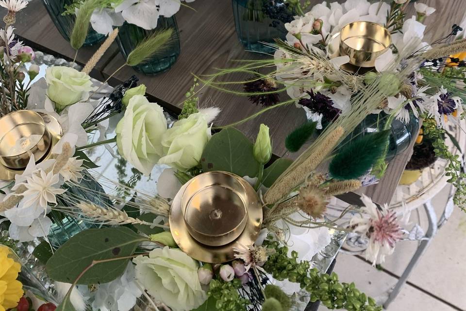 Mini vase table