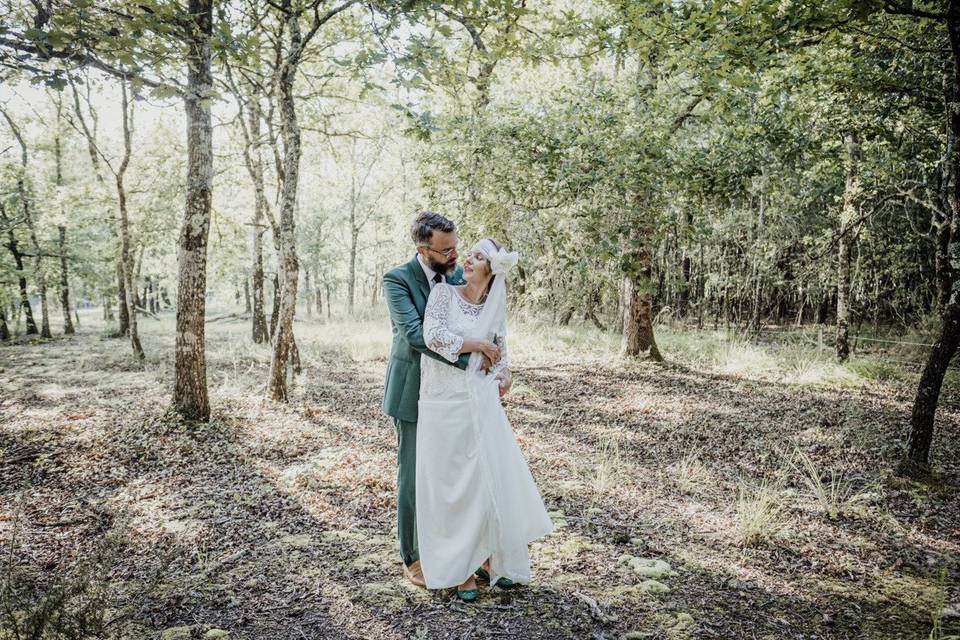 Couple dans la clairière