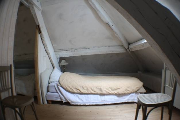 Chambre simple sous les toits