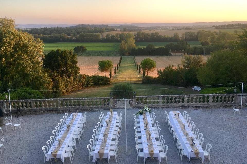 Cocktail devant le château