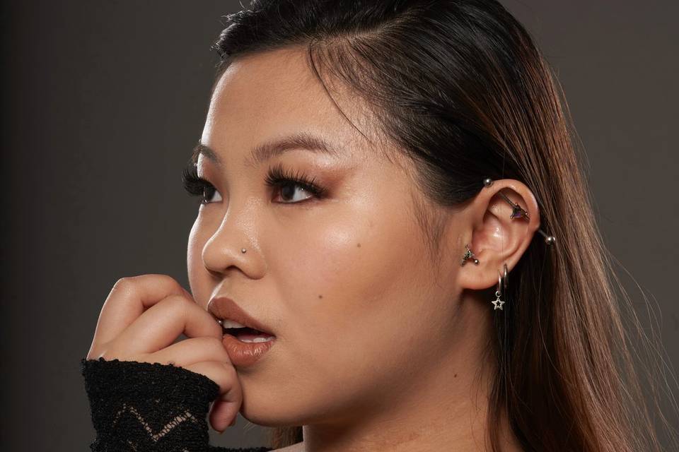 Maquillage glamour structuré
