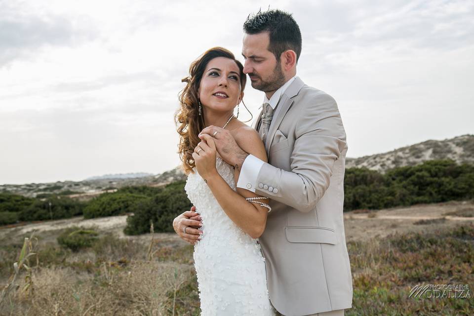 Couple mariés dunes plage