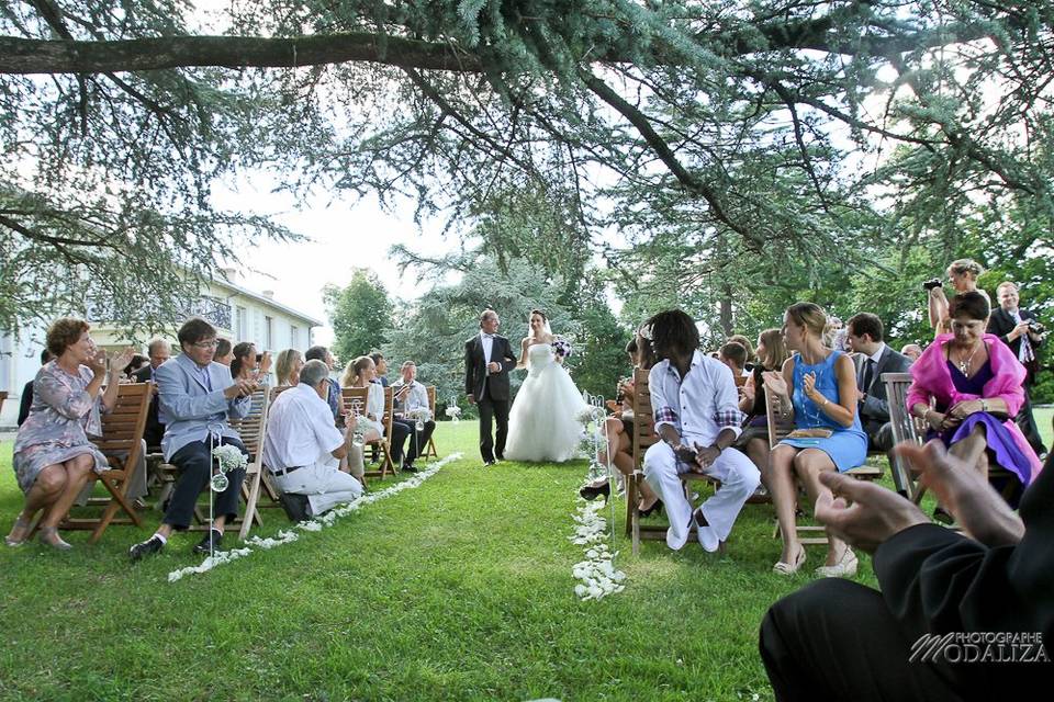 Cérémonie laïque mariée entrée