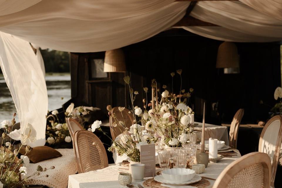 Table de mariage sur un bateau