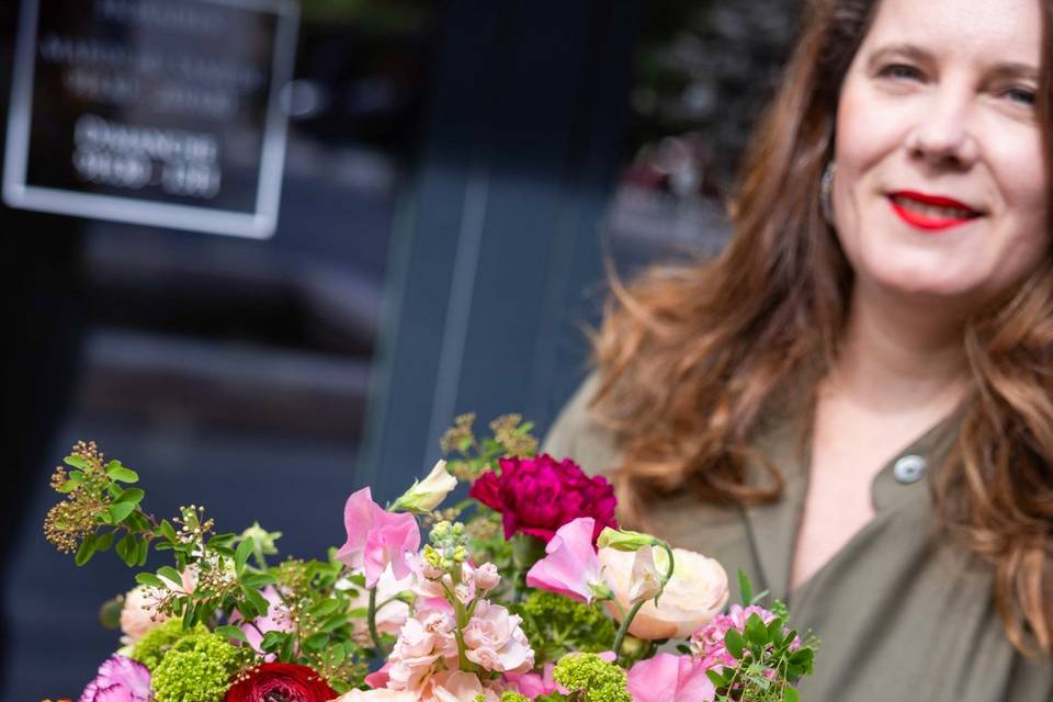Pose avec bouquet