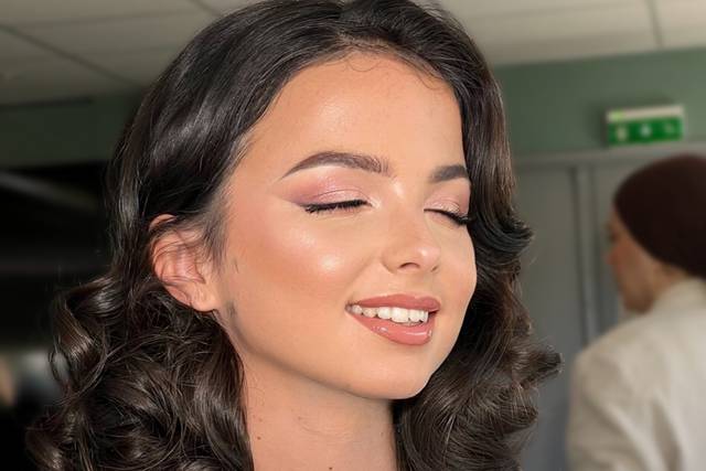 Blushy Make Up
