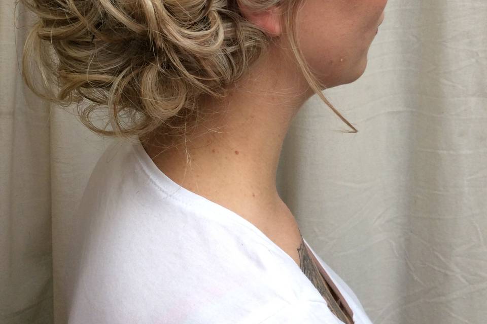 Chignon natte negligé