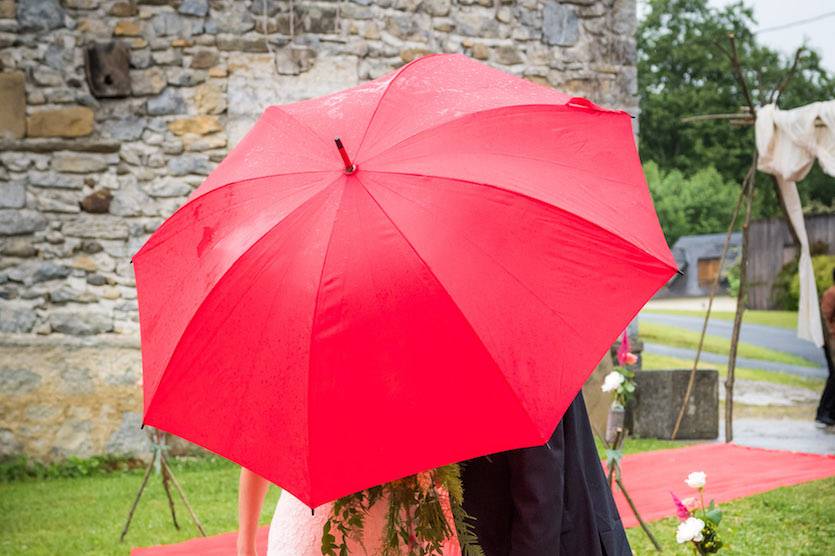 Cérémonie laïque-parapluie