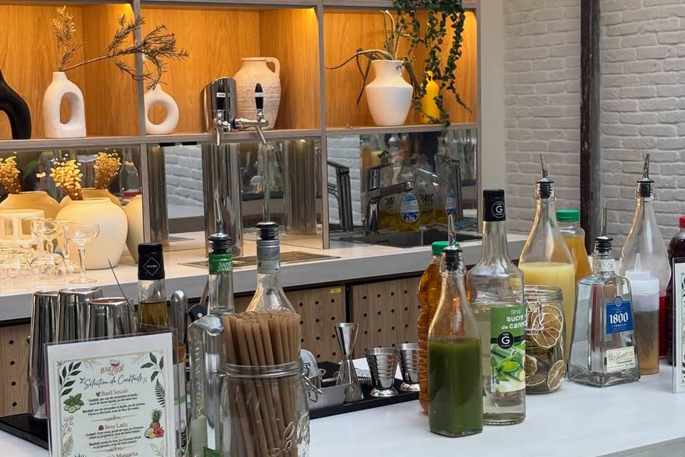 Bar mobile installé en réception