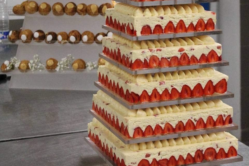 Fraisier et pyramide de choux