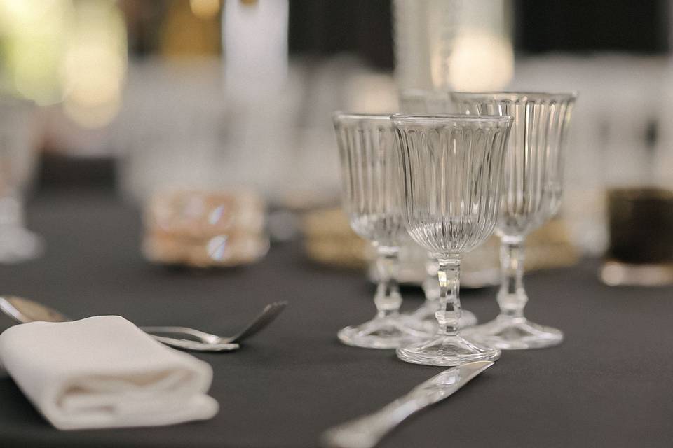 verres_cristal_table_noire