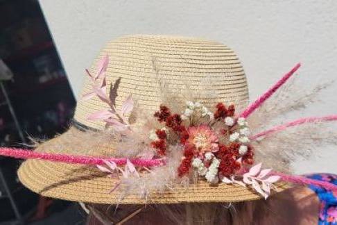 Chapeau fleuri fleurs séchées