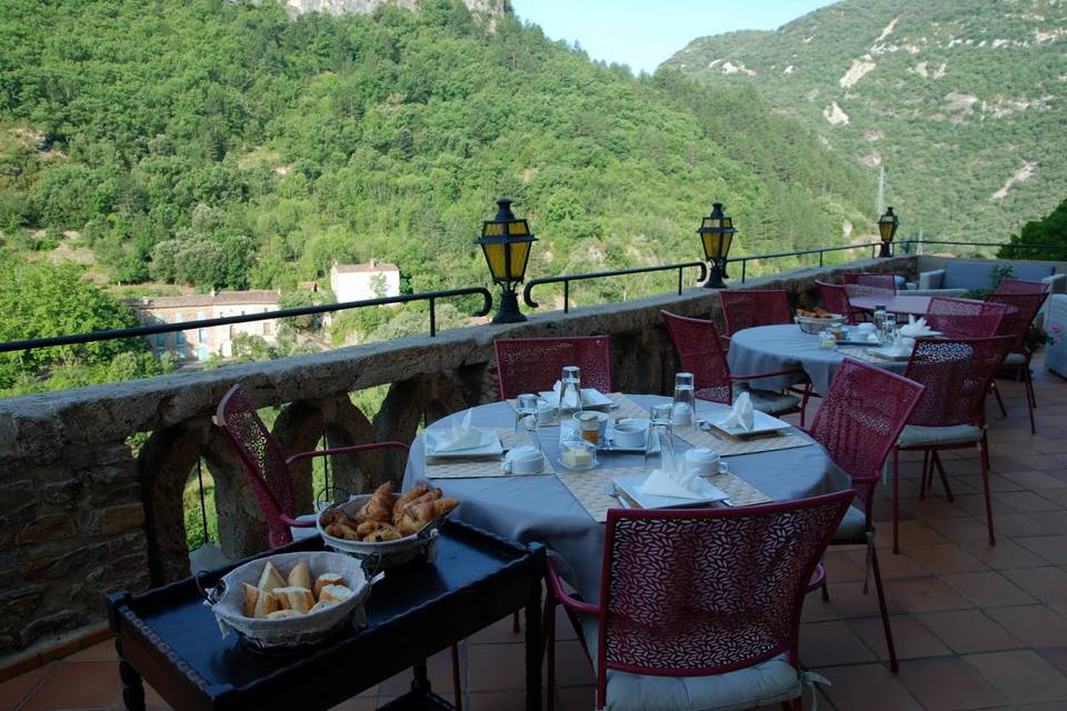 Petit déjeuner terrasse