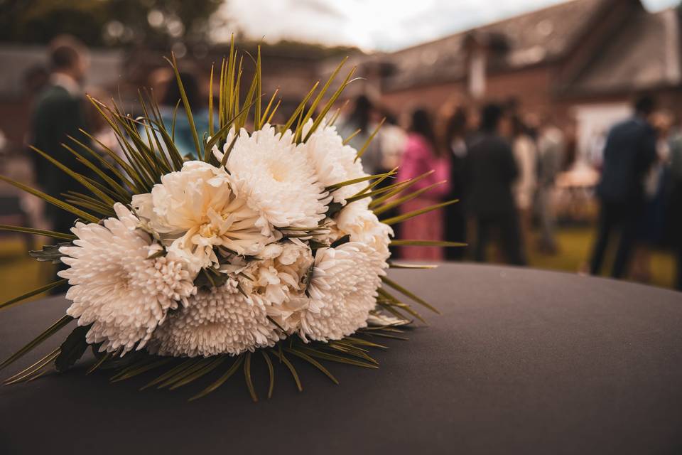 Mariage devant la bâtisse