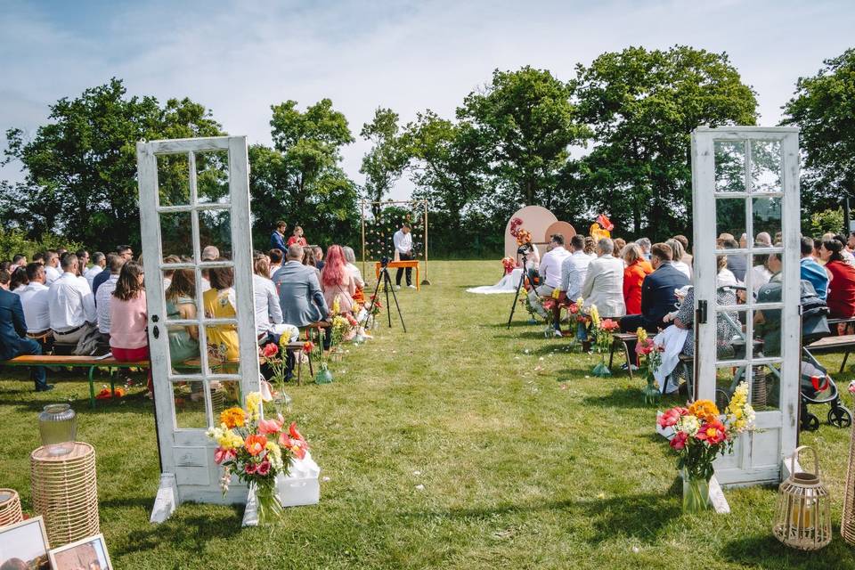 Cérémonie laïque dans le parc