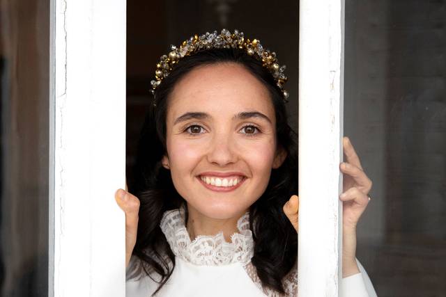 Une mariée à sa fenêtre