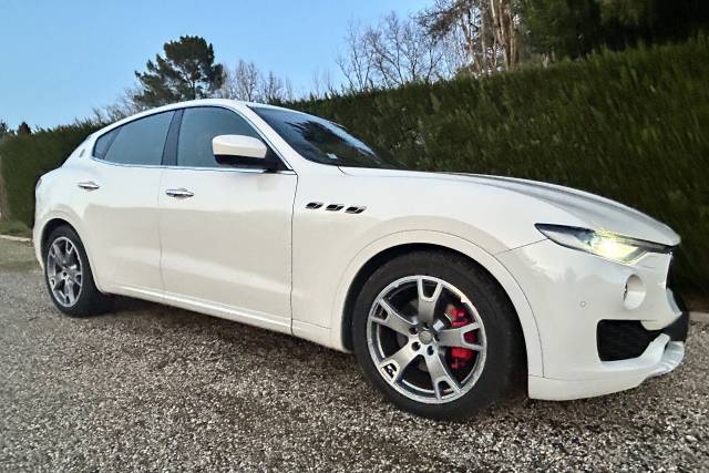 MASERATI DE COTÉ