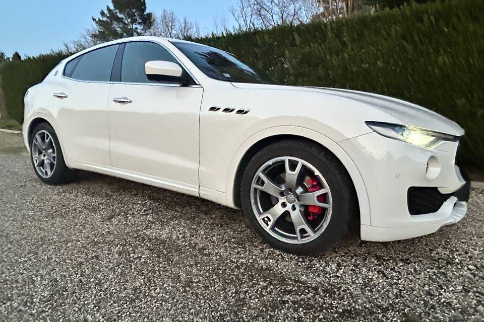 MASERATI DE COTÉ