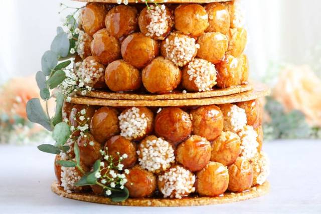 Pièce-montée choux caramel