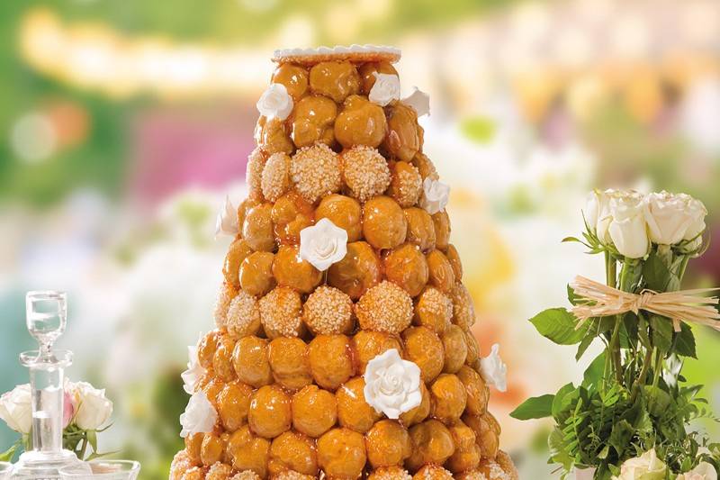 Pièce-monte choux caramel cône