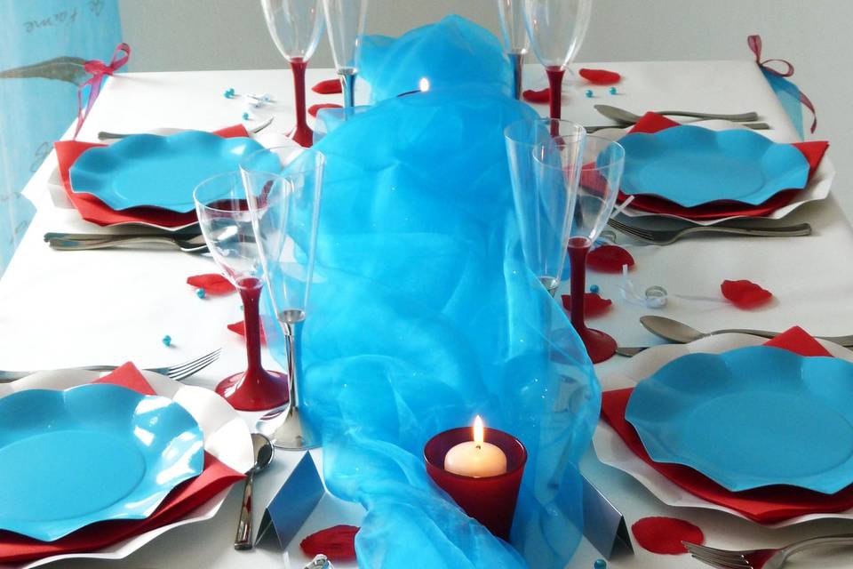 Table rouge et turquoise