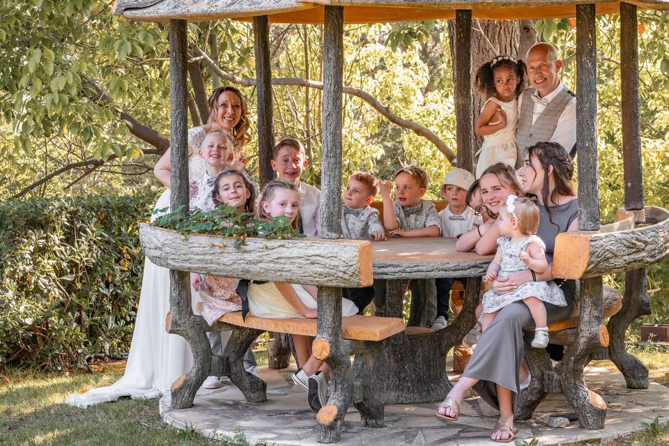 Photo de groupe avec enfants