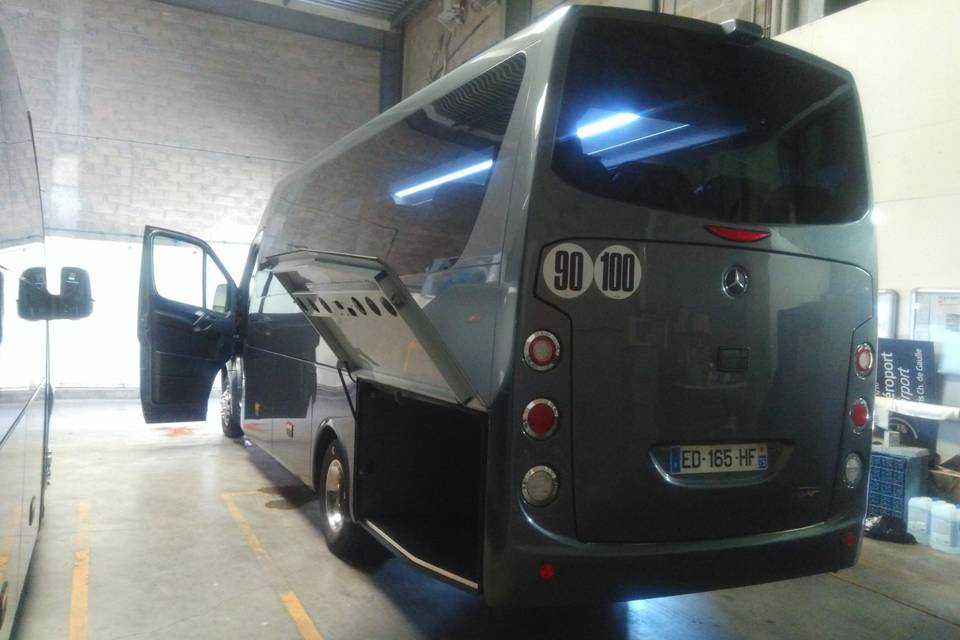 Mercedes Sprinter gris foncé