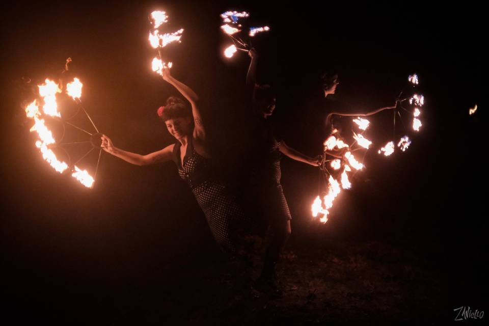 Spectacle de feu Pin UP hulala