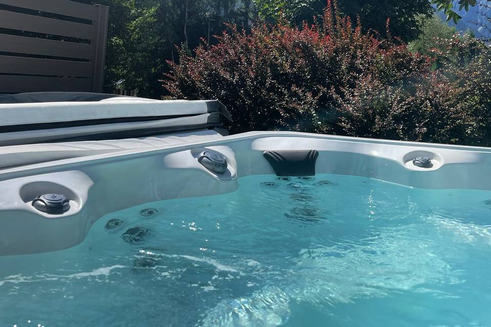 Jacuzzi dans le jardin