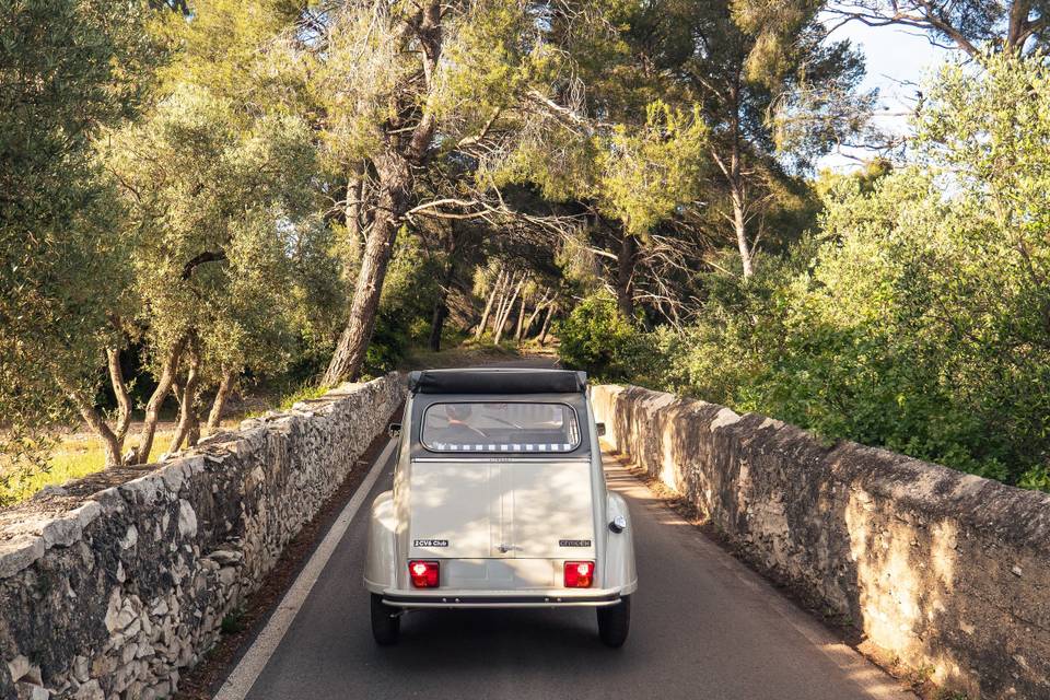 2cv6 à travers la Provence