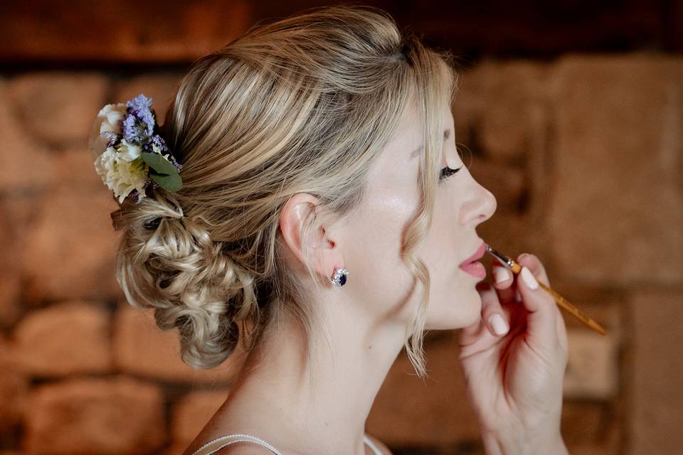 Make up chignon