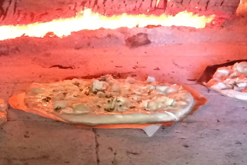 Pizza au feu de bois