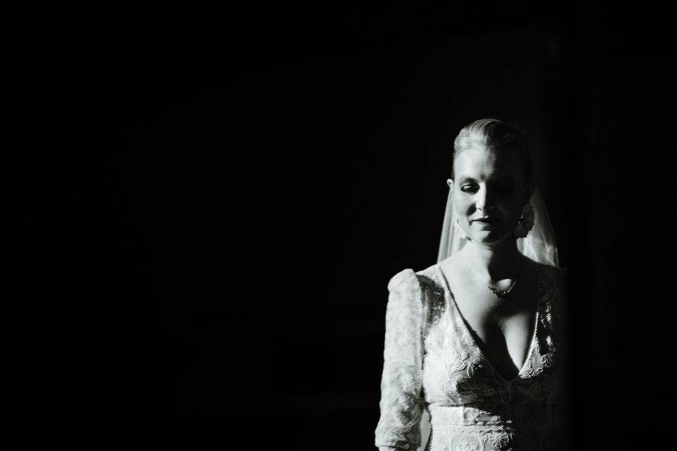 Photo en noir et blanc mariée