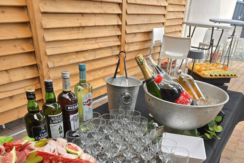 Apéritif sur la grande terasse