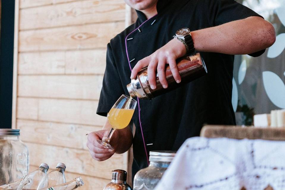 cocktailier_mariage_poursuite_verre