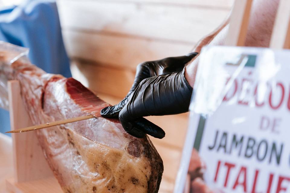 decoupe_jambon_noir_gant
