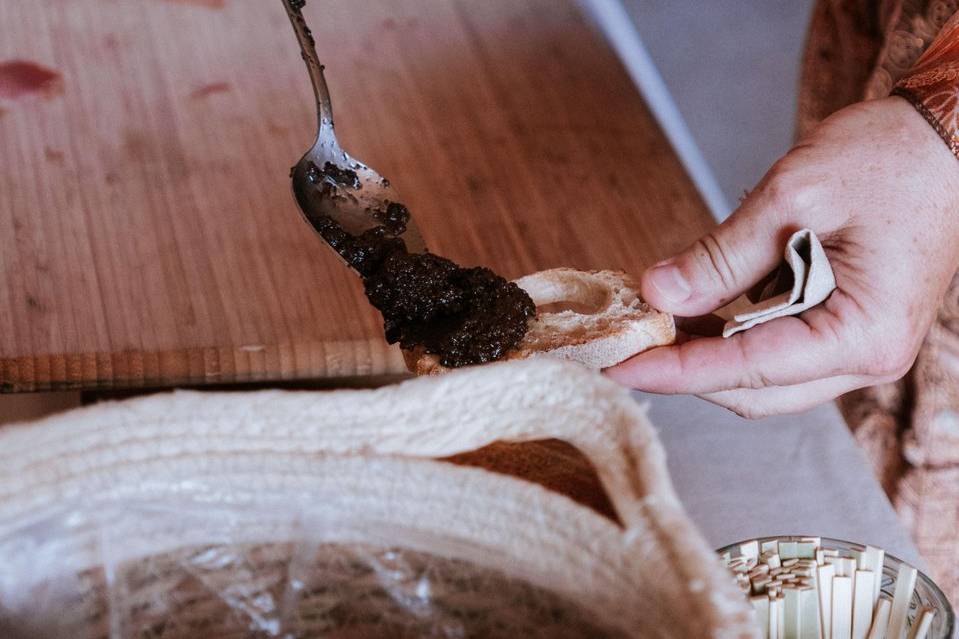 preparation_tartine_pate_noire