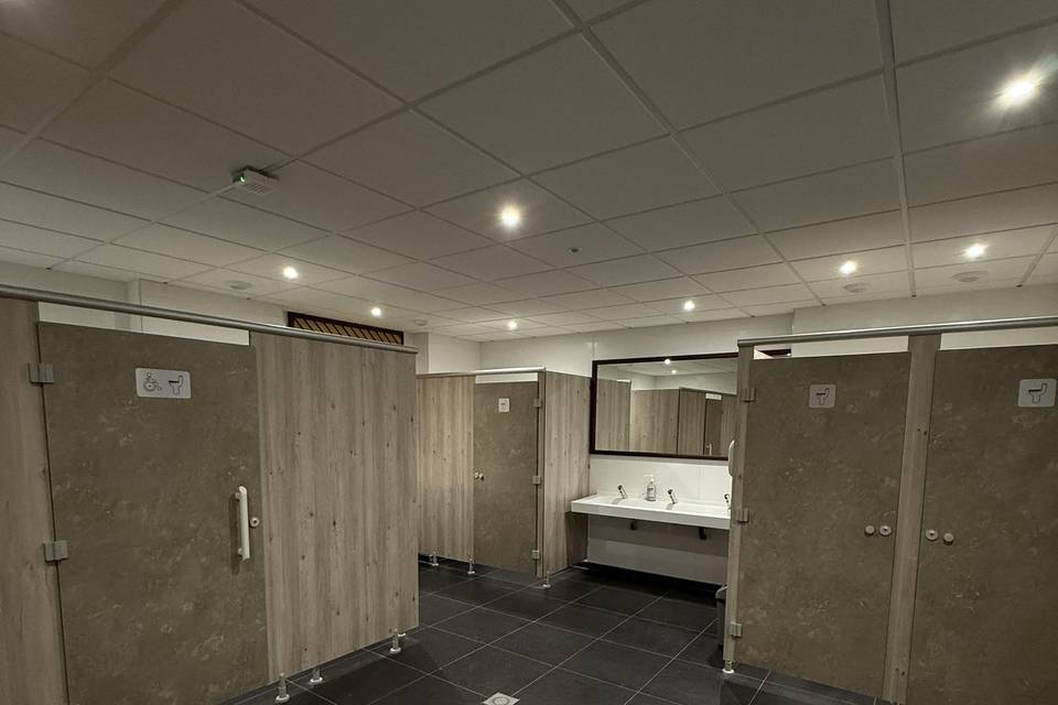 Toilettes, homme et femme