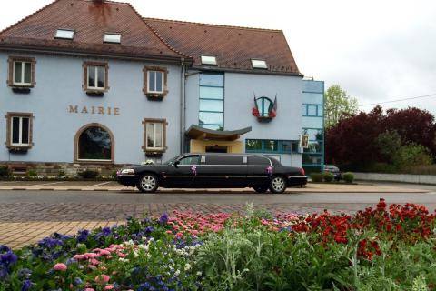 Devant la mairie
