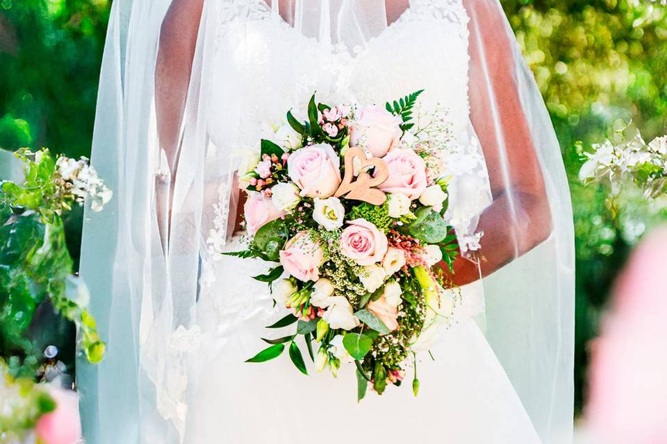 La mariée sous son voile