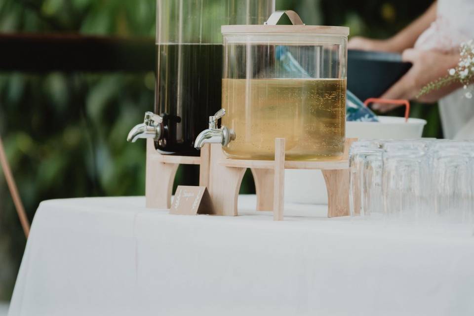 distributeurs_boissons_transparents_bois