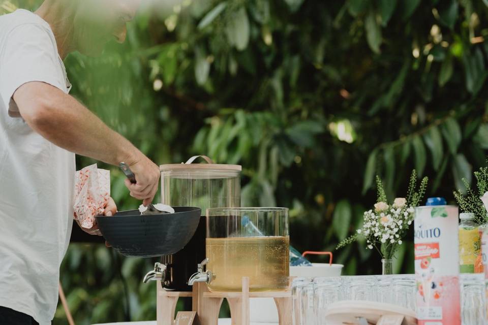 distributeurs_boissons_verres_fleurs