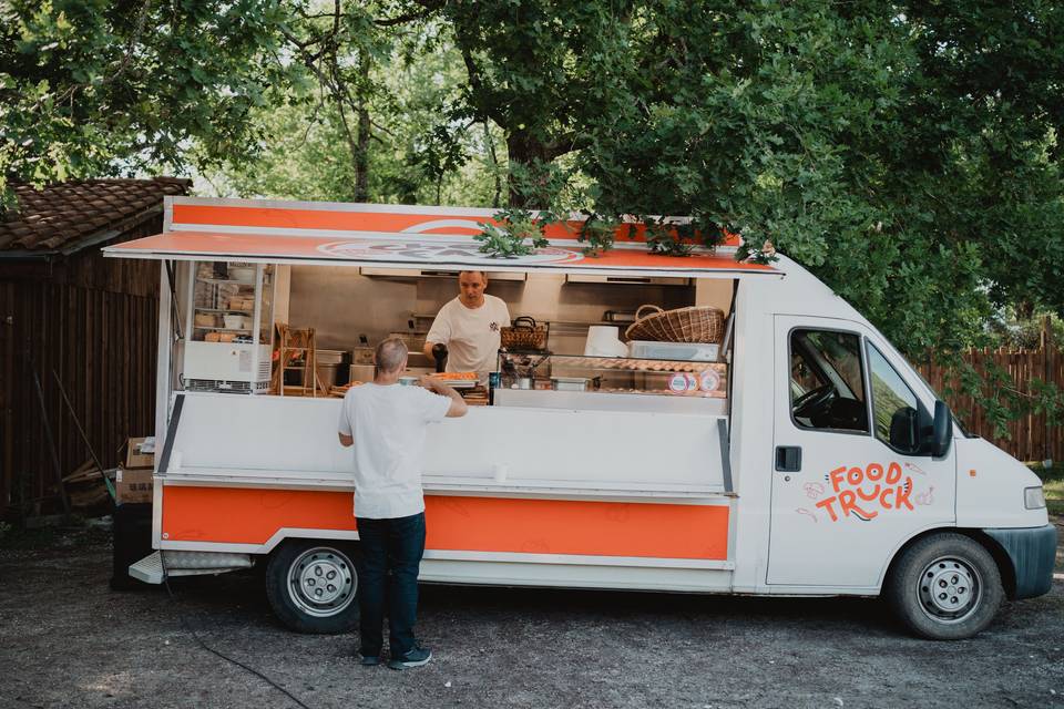 food_truck_orange_blanc_commande