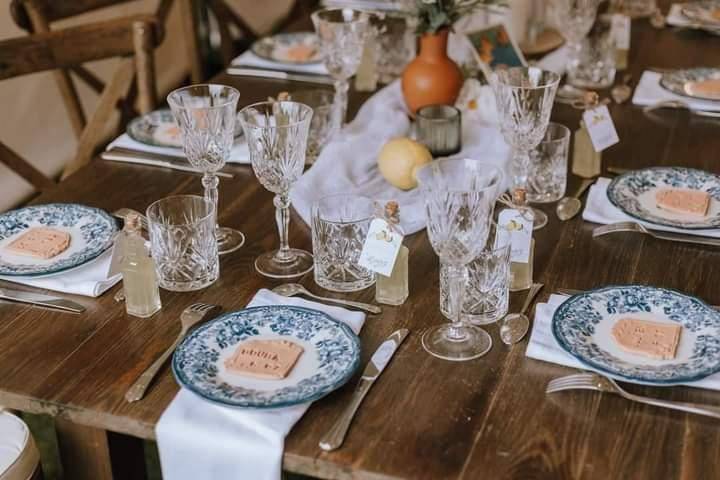 Assiettes et verres vintage