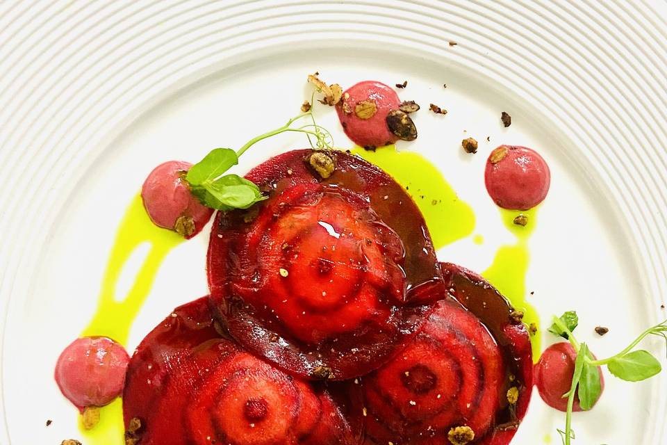Entrée : Ravioles de betterave