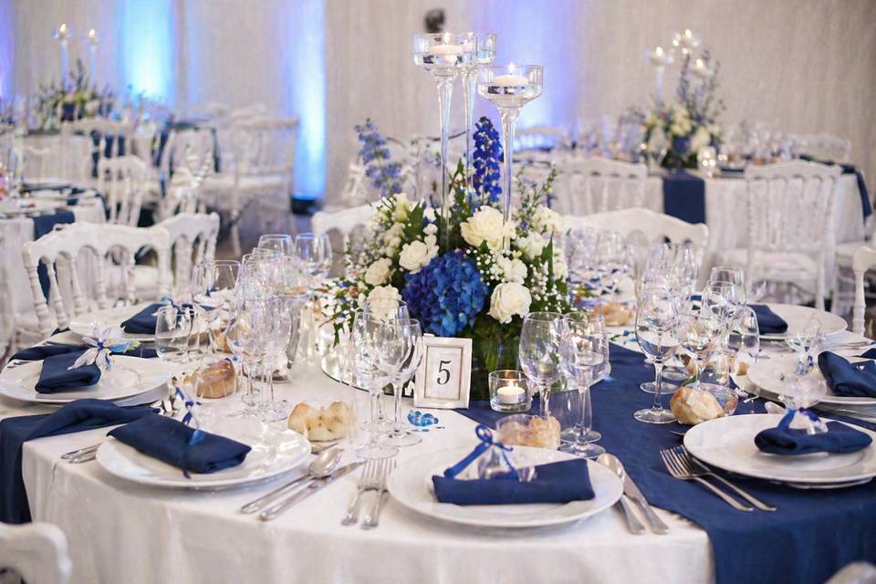 Table thème bleu et blanc