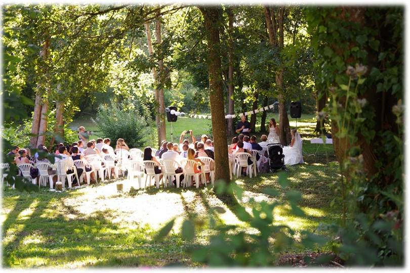 Cérémonie laïque dans le parc