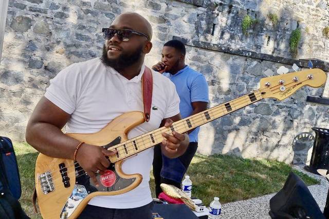 Notre bassiste