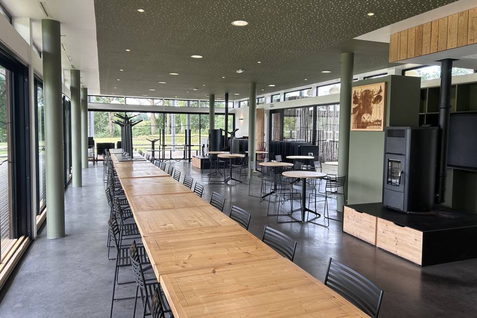 Salle avec meuble