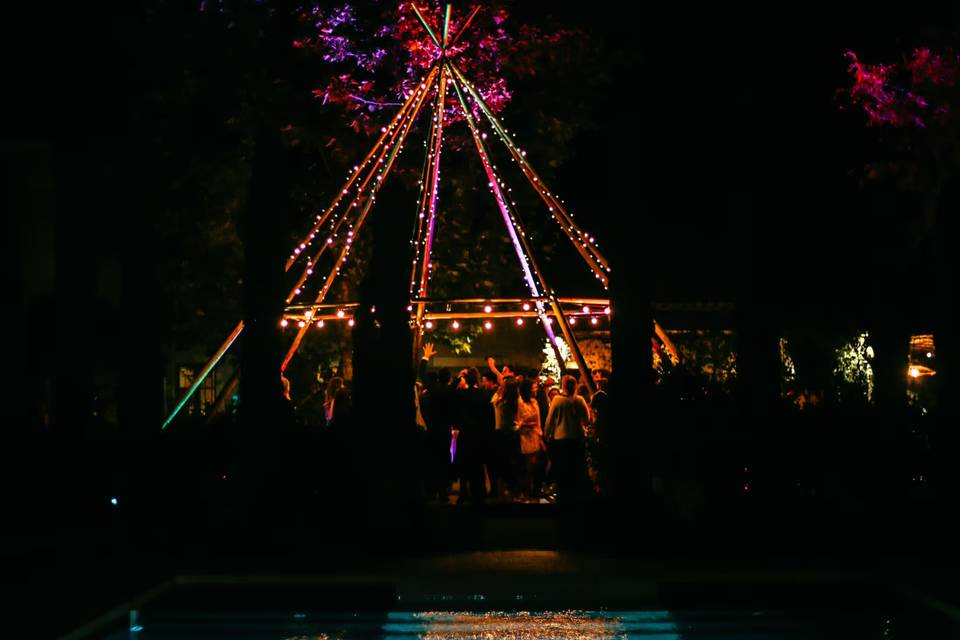 Naked tipi